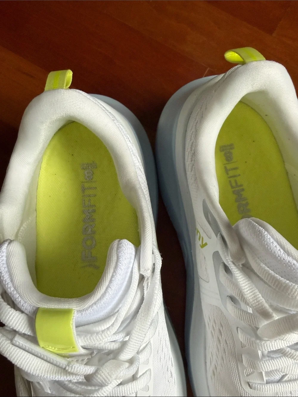 Saucony Women's White & Neon Yellow Guide 18 sz 7.5
